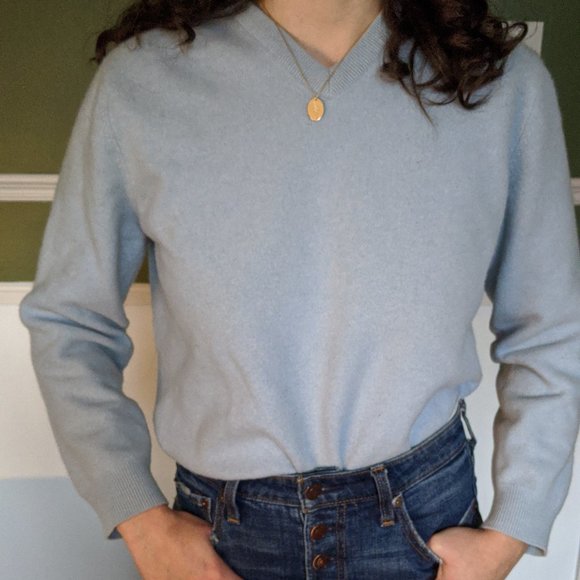 100% Cashmere Blue V Sweater - Picture 5 of 5